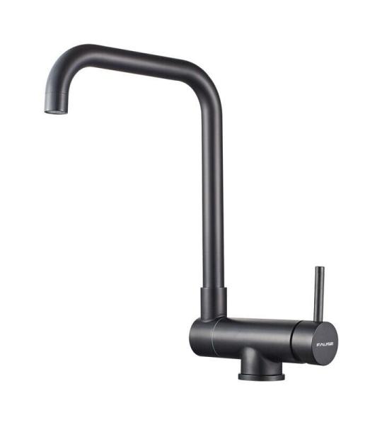 Прозорец пред куќата со преклопен батериски панел во црна боја KPN101-B.